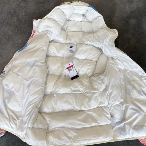 Nike Men Graphic Multicolor Puffer Jacket - Picture 6 of 8